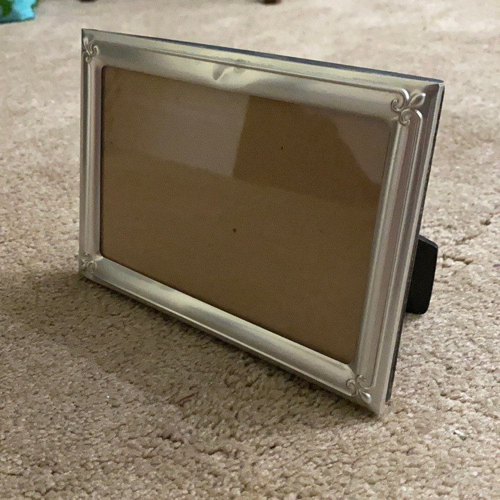 Silver 4 by 6 Frame
